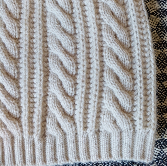 Joie cashmere / wool blend knit hat. - Picture 3 of 11